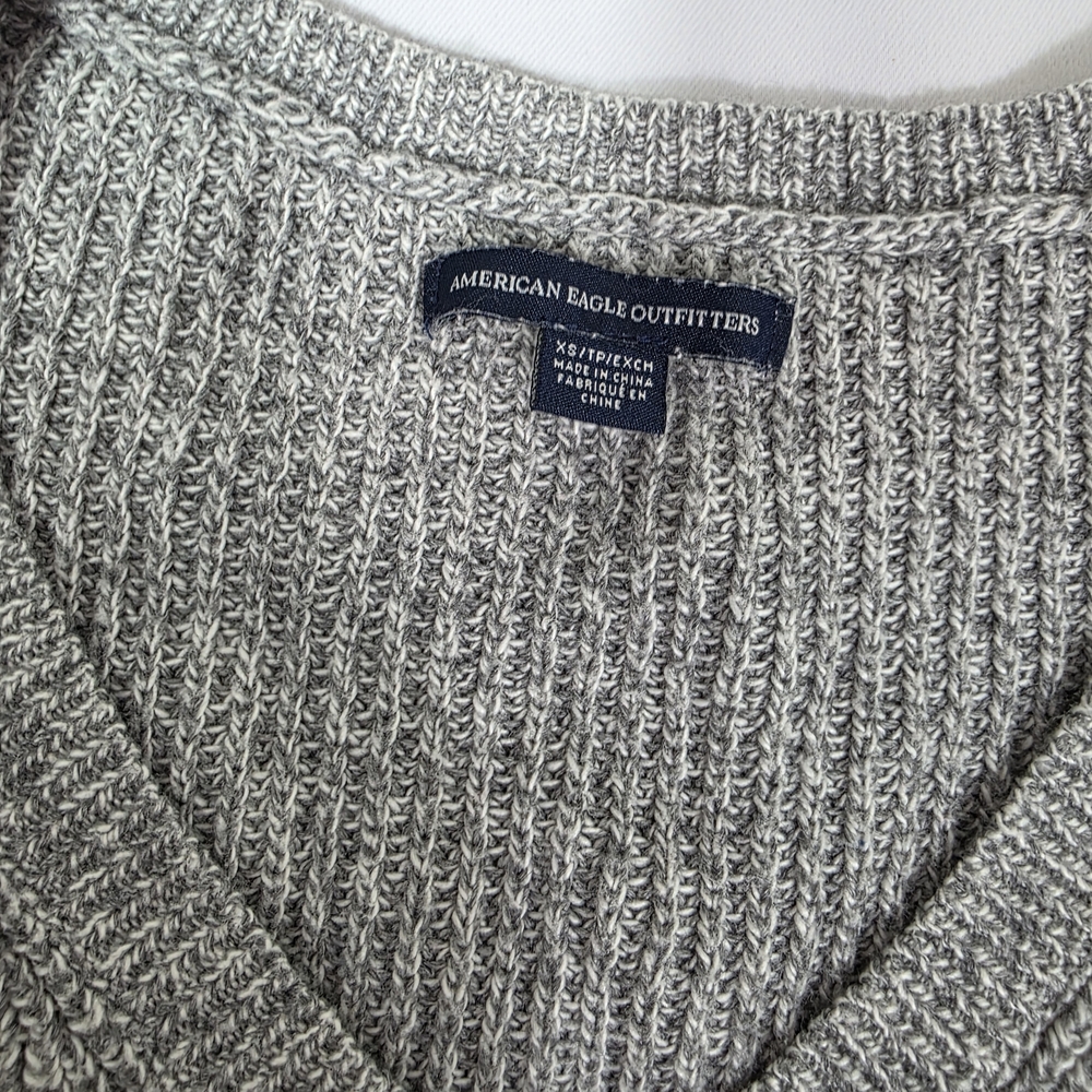 American Eagle Gray Knit Sweater XS V-Neck Tie Sleeve Cozy Casual Women - Picture 5 of 6